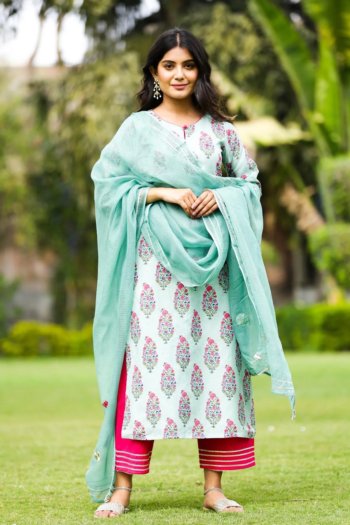 Kotadoriya Dupatta In Olive Green Color