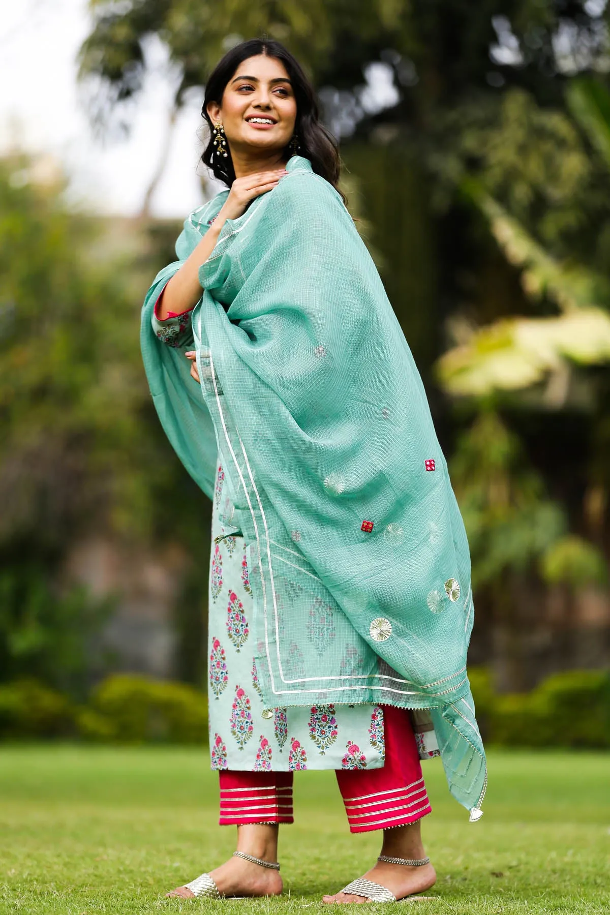 Kotadoriya Dupatta In Olive Green Color